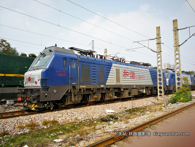 机车名称:和谐2b电力机车 hxd2b 车    号:0172 生产