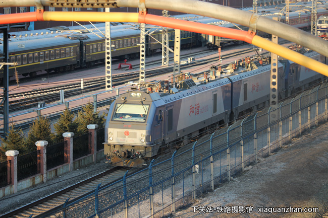 和谐2型电力机车hxd2