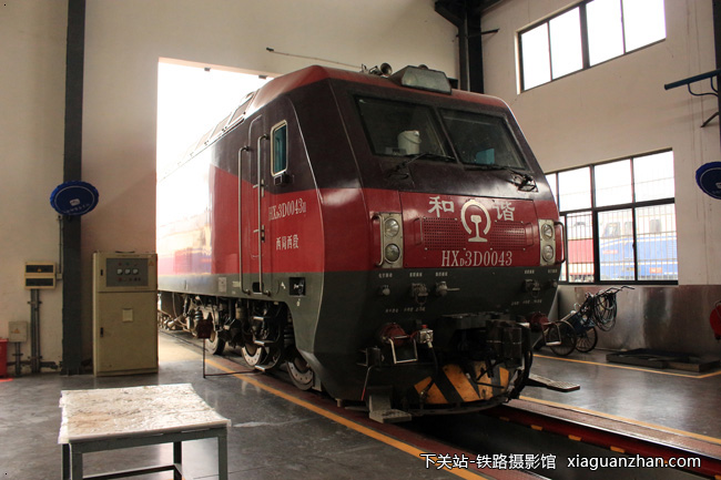 机车名称:和谐3d电力机车 hxd3d车    号:0043生产厂商:大连运行时速