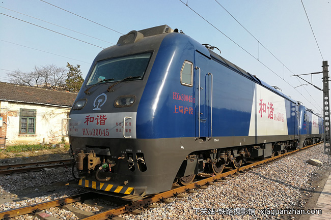 和谐3型电力机车 hxd3