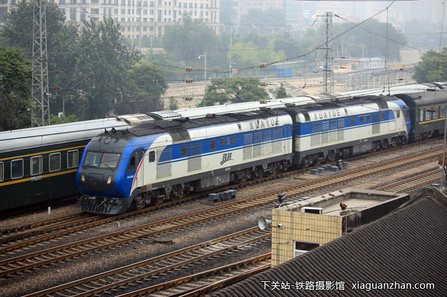 东风11g型内燃机车 df11g