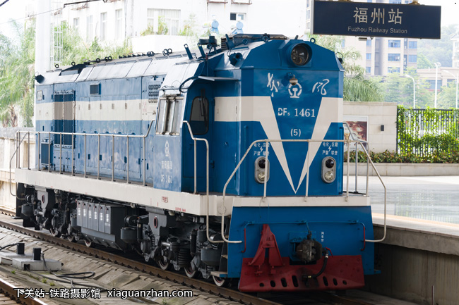 机车名称:东风5型内燃机车 df5车    号:1461生产厂商:四方运行时速