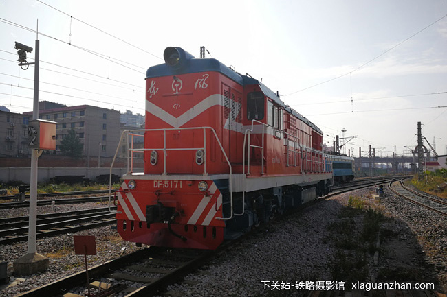 机车名称:东风7c型内燃机车 df7c车 号:5171生产厂商:二七运行时速