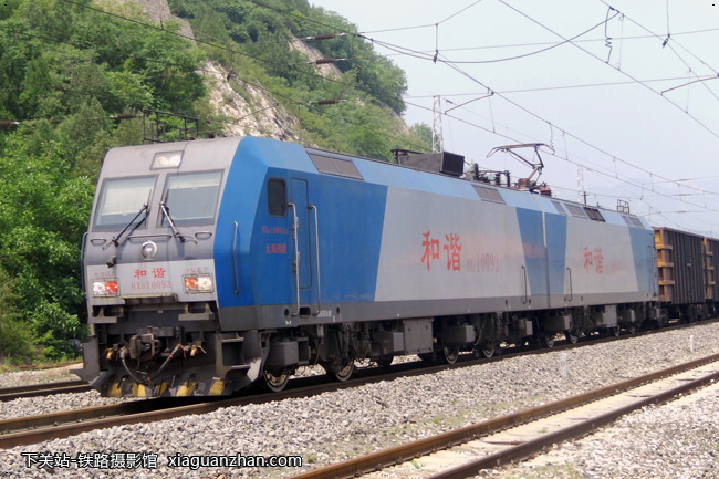 机车名称:和谐1型电力机车 hxd1车    号:0093生产厂商:株洲运行时速