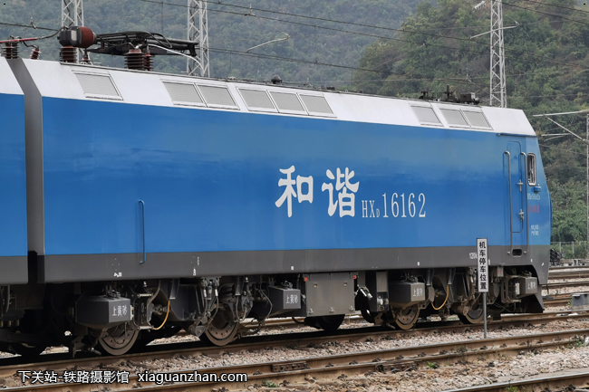 机车名称:和谐1电力机车 hxd1 车    号:6162 生产厂商