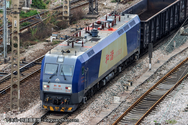 机车名称:和谐1c型电力机车 hxd1c 车    号:0520 生产