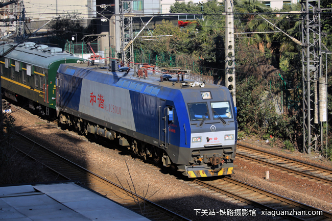 机车名称:和谐1c电力机车 hxd1c 车    号:8010 生产
