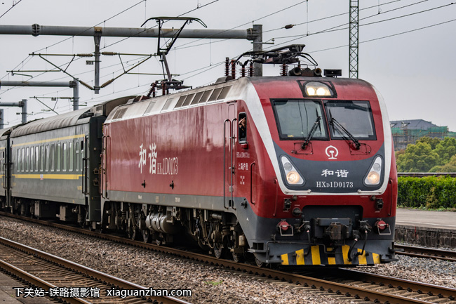 机车名称:和谐1d型电力机车 hxd1d 车    号:0173 生产厂商:株洲 运行