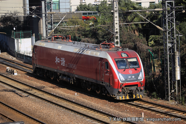 机车名称:和谐1d电力机车 hxd1d 车    号:0593 生产厂商:株洲 运行