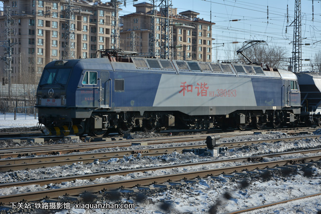 机车名称:和谐3b型电力机车 hxd3b车 号:0483生产厂商:大连运行