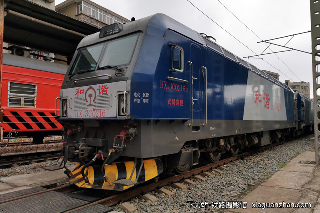 机车名称:和谐3c型电力机车 hxd3c车    号:0216生产厂商:大连运行