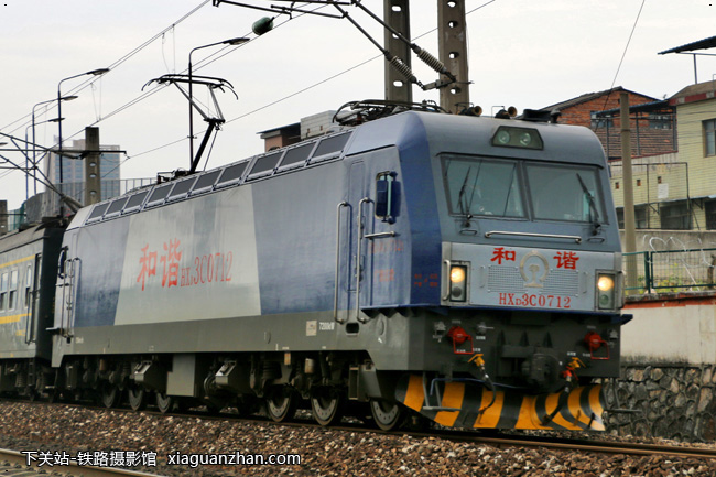 机车名称:和谐3c型电力机车 hxd3c车    号:0712生产厂商:大连运行