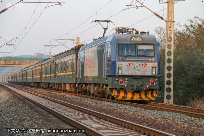 机车名称:和谐3c型电力机车 hxd3c 车    号:0883 生产厂商:大连 运行