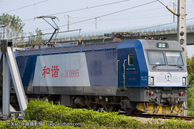 机车名称:和谐3c型电力机车 hxd3c车    号:0995生产厂商:大连运行