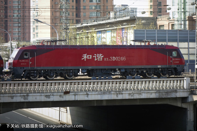机车名称:和谐3d型电力机车 hxd3d 车    号:0246 生产厂商:大连 运行