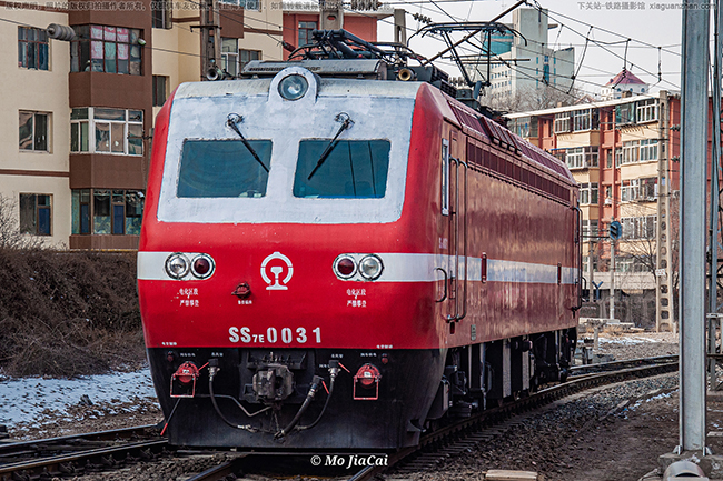 机车名称:韶山7e型电力机车 ss7e车    号:0031生产厂商:大同运行时速