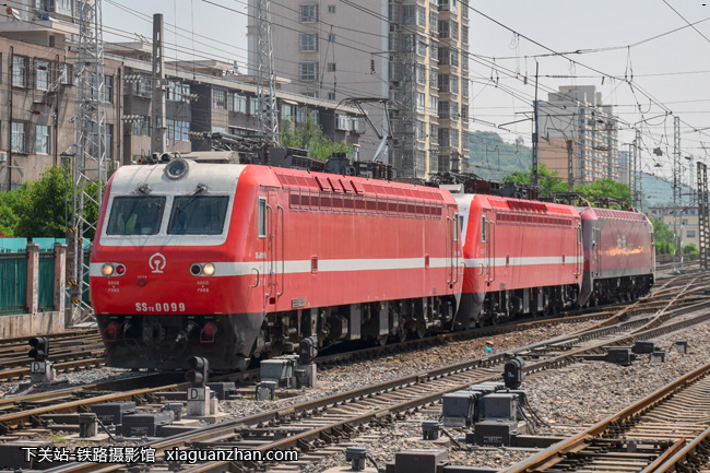 机车名称:韶山7e型电力机车 ss7e 车    号:0099 生产厂商:大同 运行