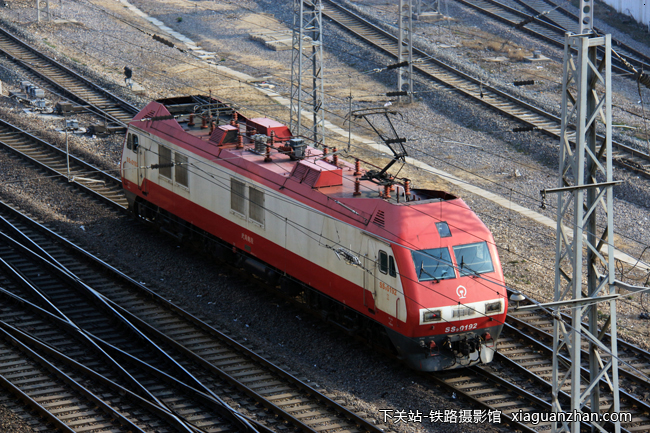 韶山9型电力机车 SS9