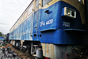 4C-4439 DF4C-4439 ÷