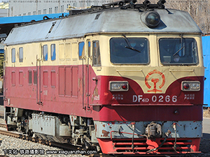 4D-0266 DF4D-0266 ÷