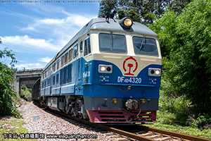 4D-4320 DF4D-4320 