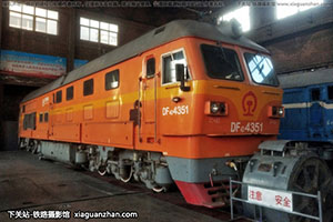 4D-4351 DF4D-4351 ·