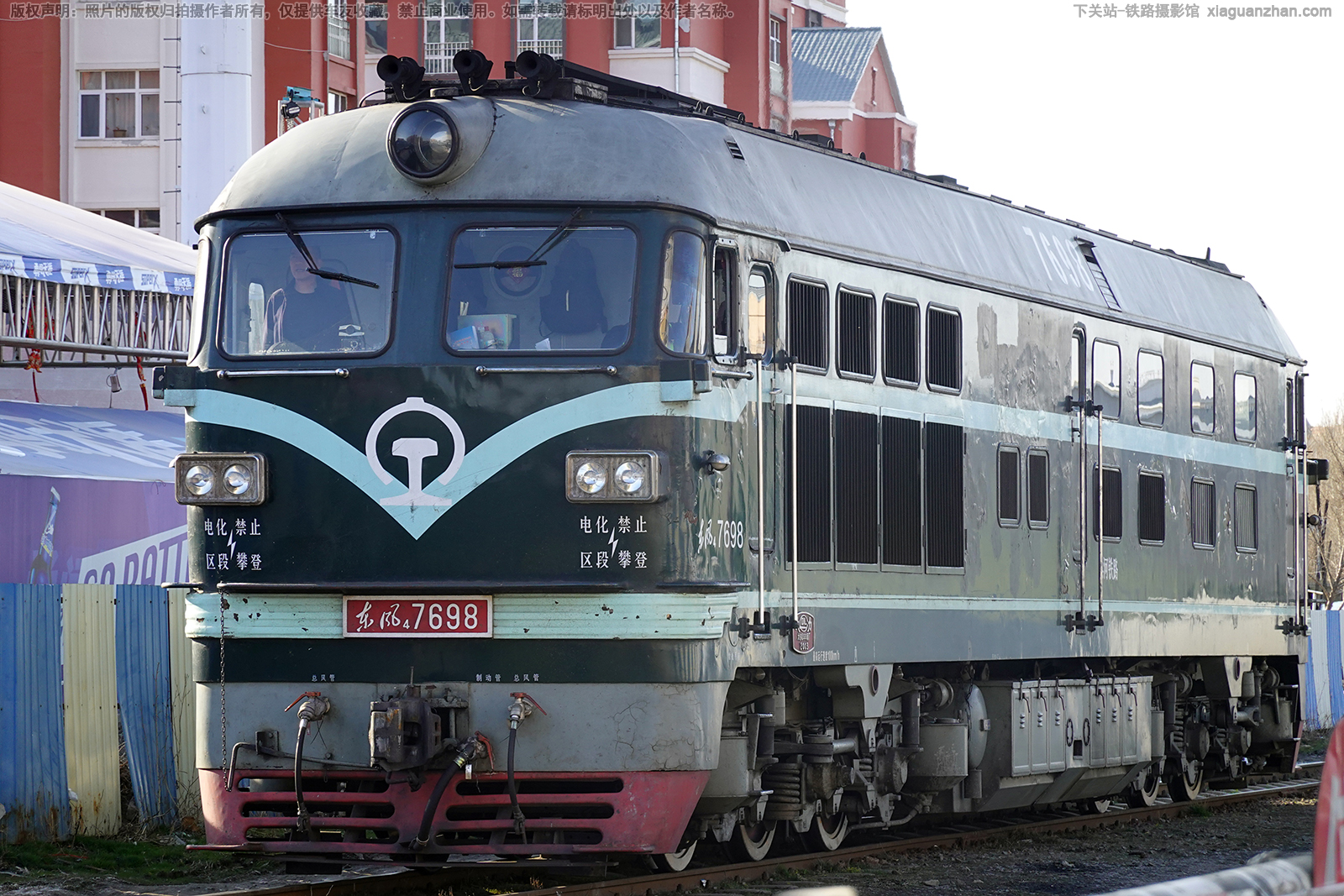 ����4-7698 DF4-7698 �ں���·