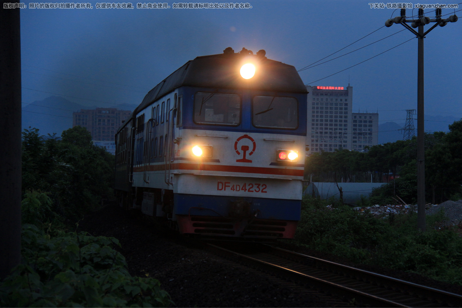 ����4D-4232 DF4D-4232 �����¶�