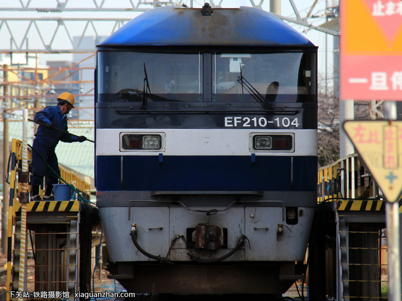 EF210-104